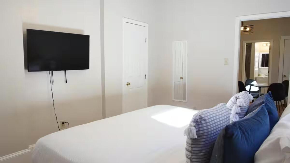 Mid-city Shotgun Retreat Easy Access Jazz Fest Holiday home New Orleans