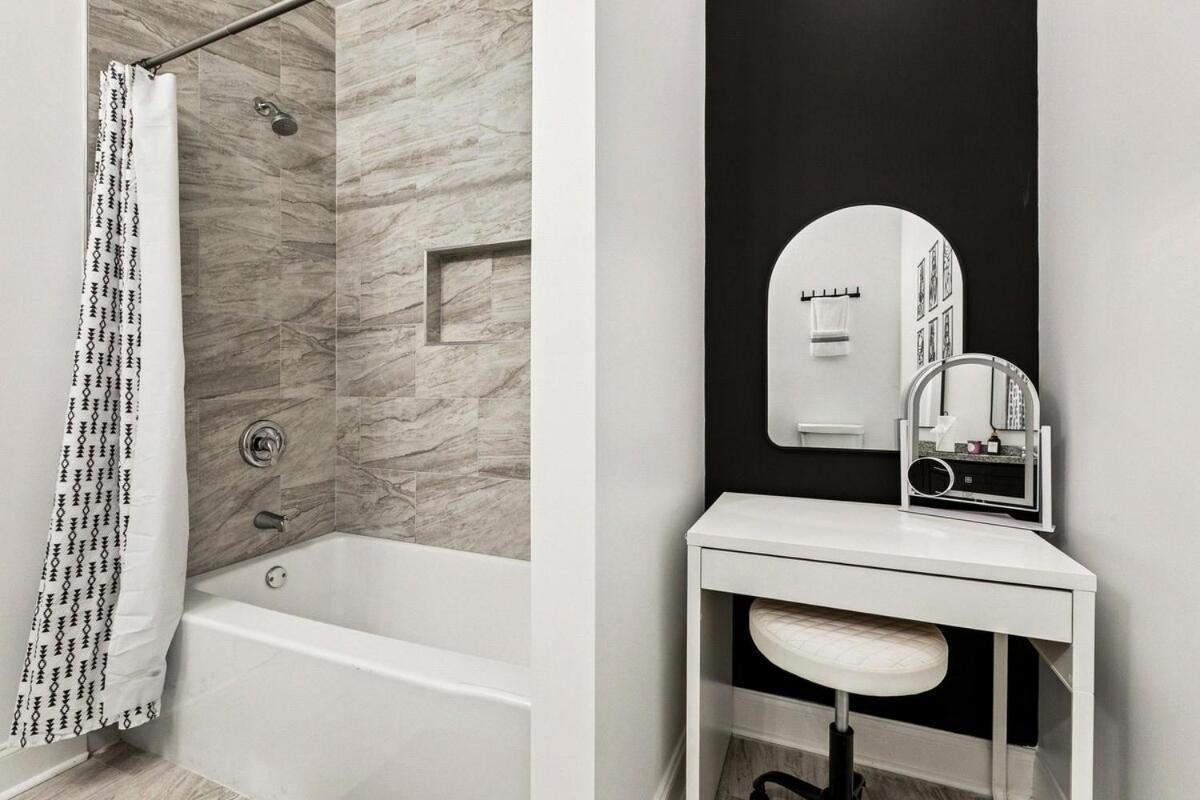 Luxury 5br Designer And Stylish Nola Getaway Apartment *