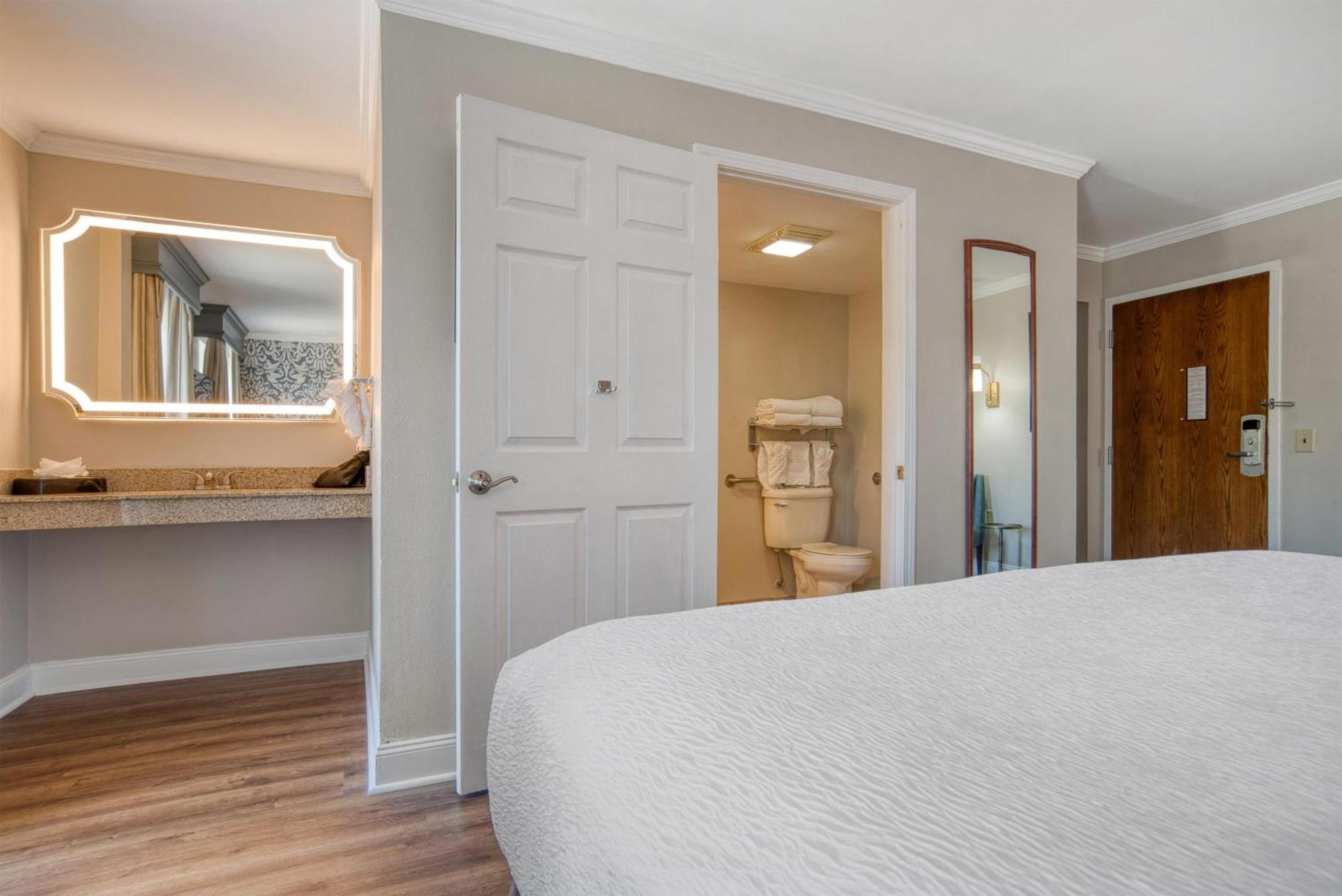 Western French Quarter Courtyard New Orleans