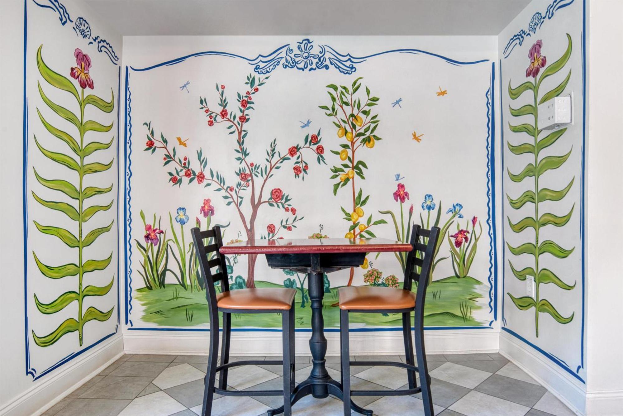 Western French Quarter Courtyard New Orleans