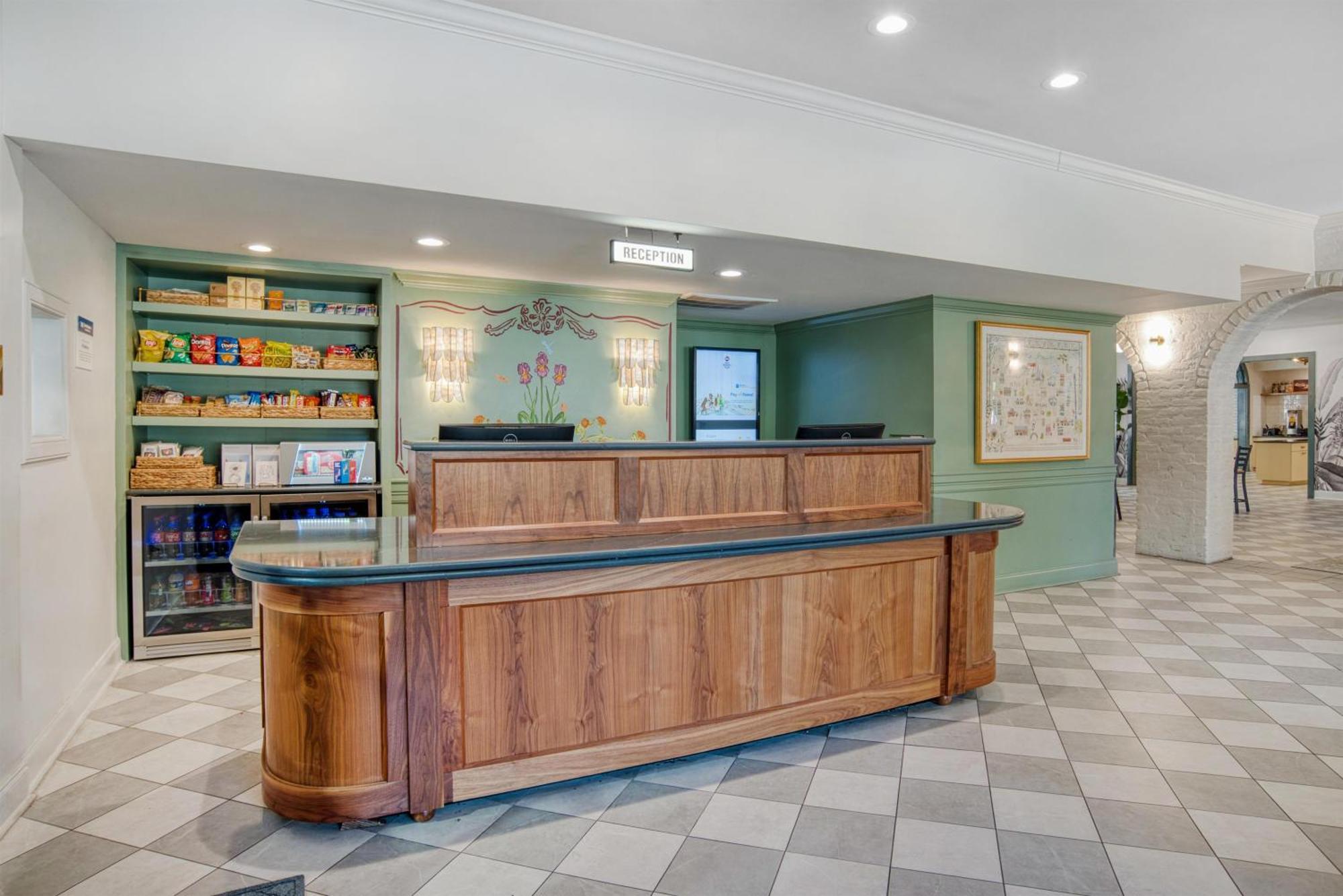 Western French Quarter Courtyard Hotel