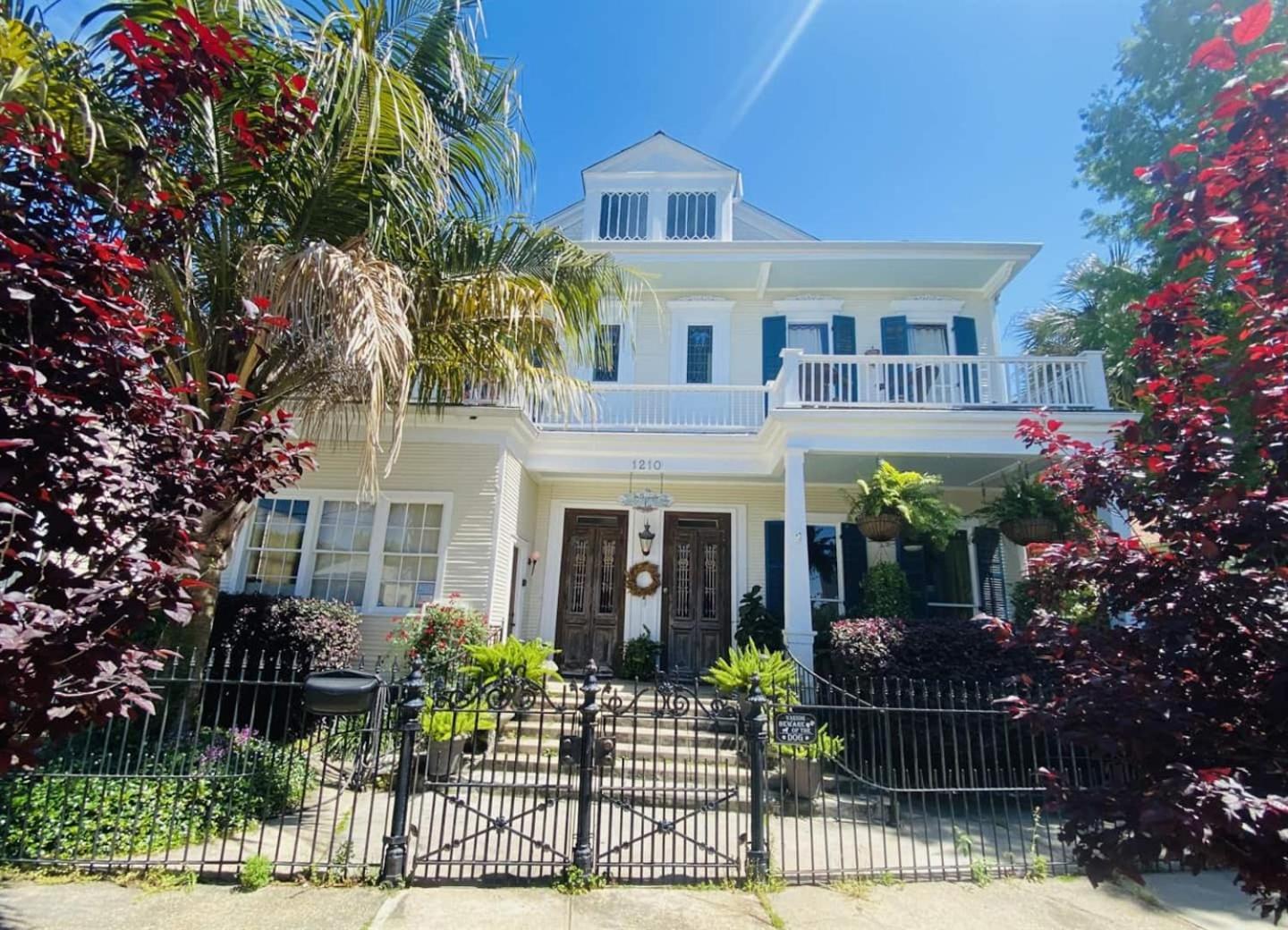 Historic- Salt Pool-Balconies-Near French Quarter