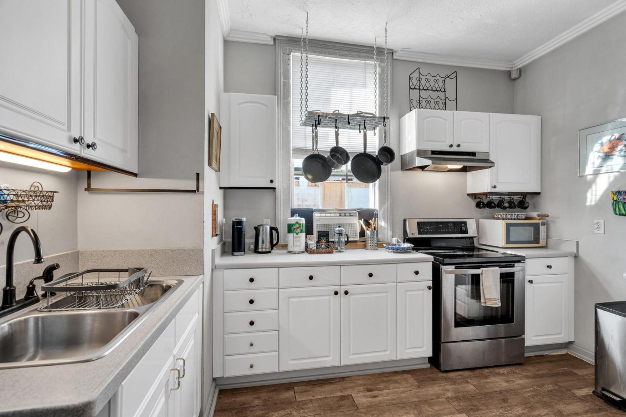 Historic Bywater 2br W Pets & Parking