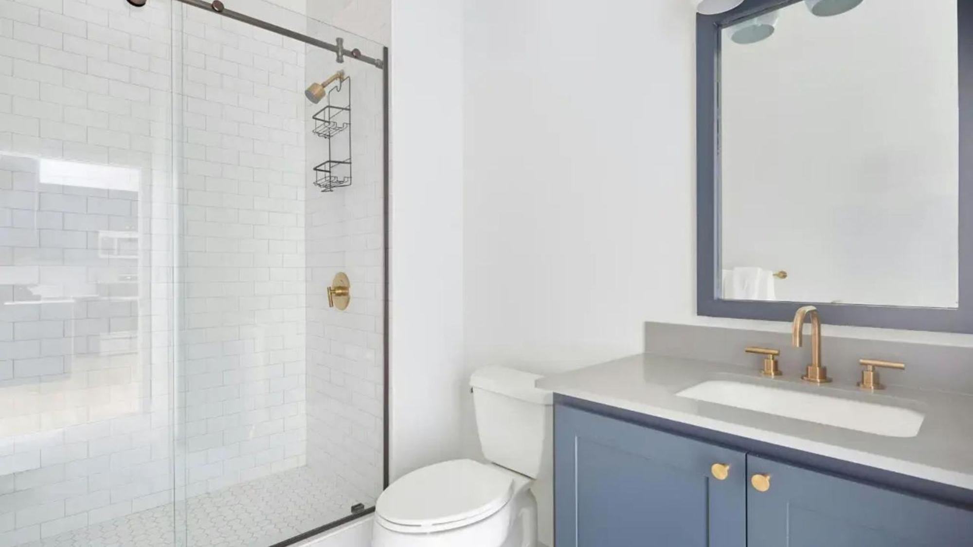 Hotel 2 Units In Prime Canal St Location Near Bourbon St The Harlequin By Avantstay