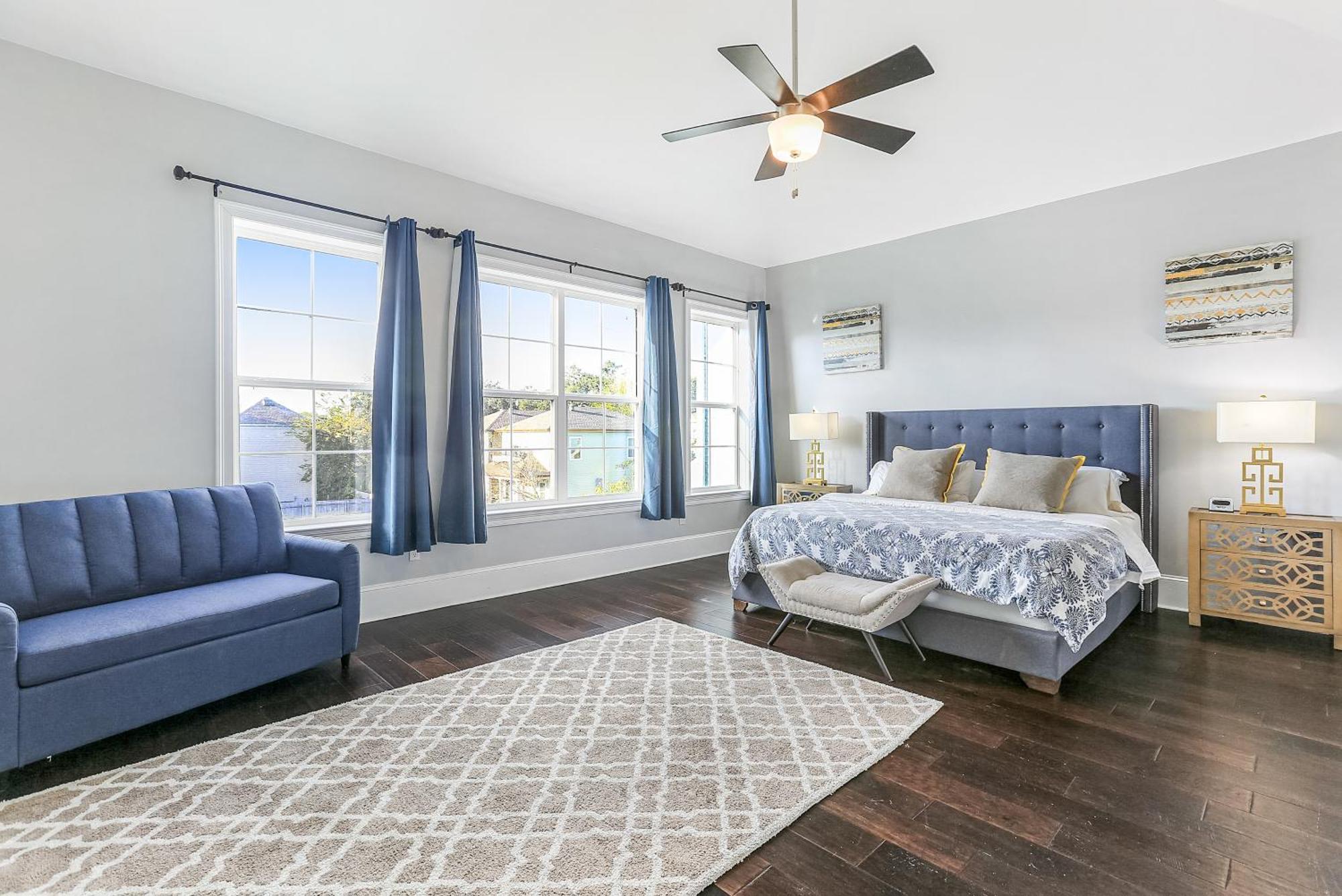 Sunny Walking Distance To Quarter And Dome Apartment *