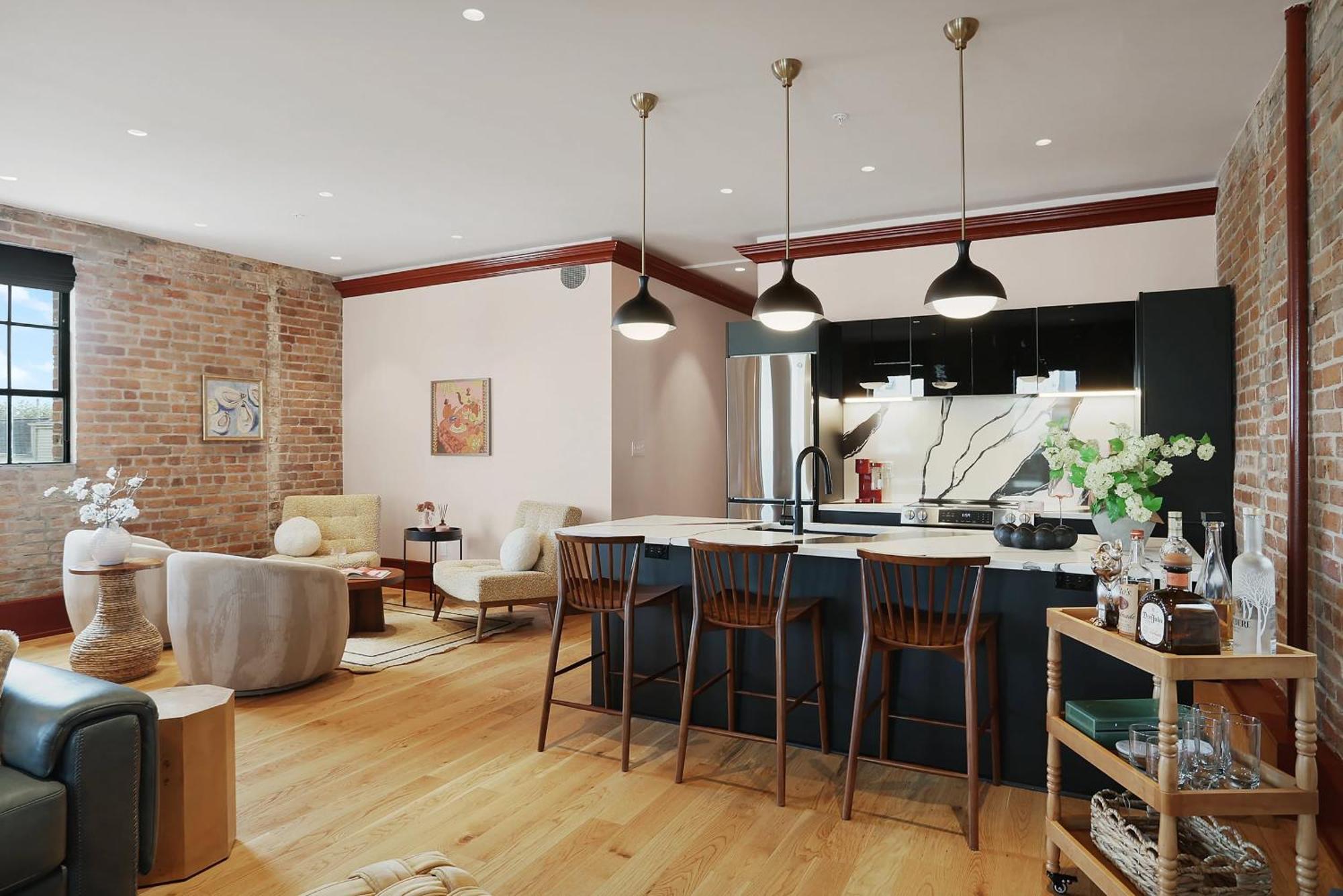 The Gisele - Charming 4br 4ba For 8 - Pool & Streetcar Stop *