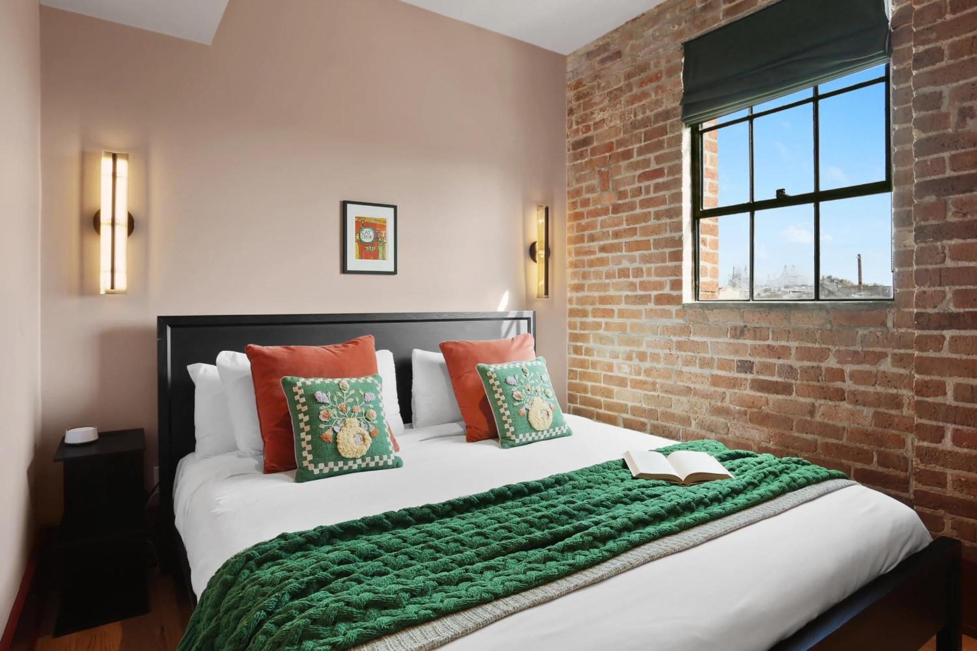 The Gisele - Charming 4br 4ba For 8 - Pool & Streetcar Stop *