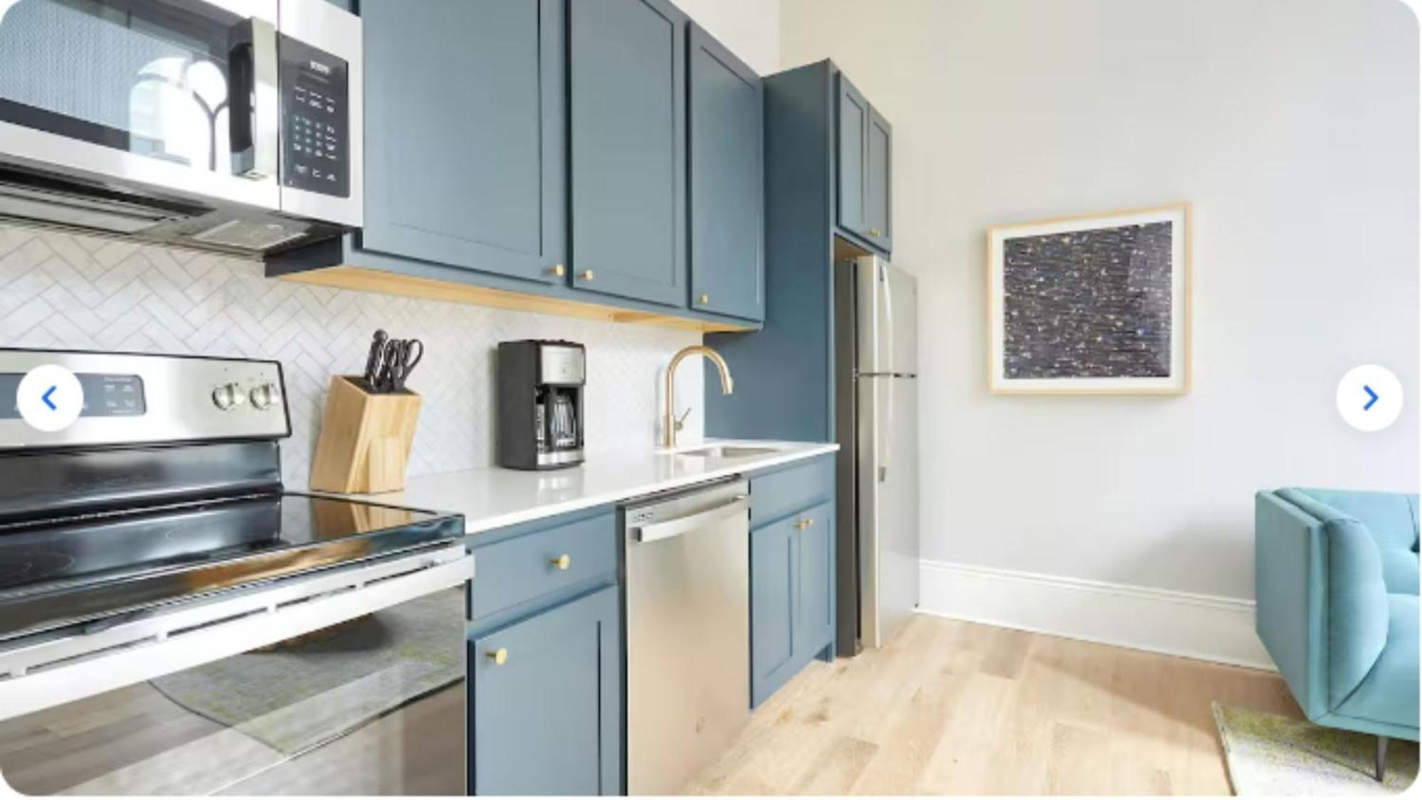 3 Units Steps To Bourbon St The French Quarter The Harlequin By Avantstay *