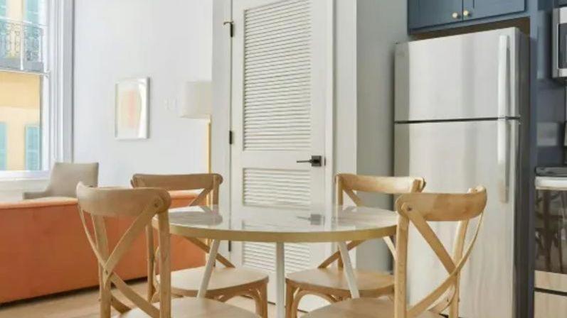 3 Units Steps To Bourbon St The French Quarter The Harlequin By Avantstay Hotel