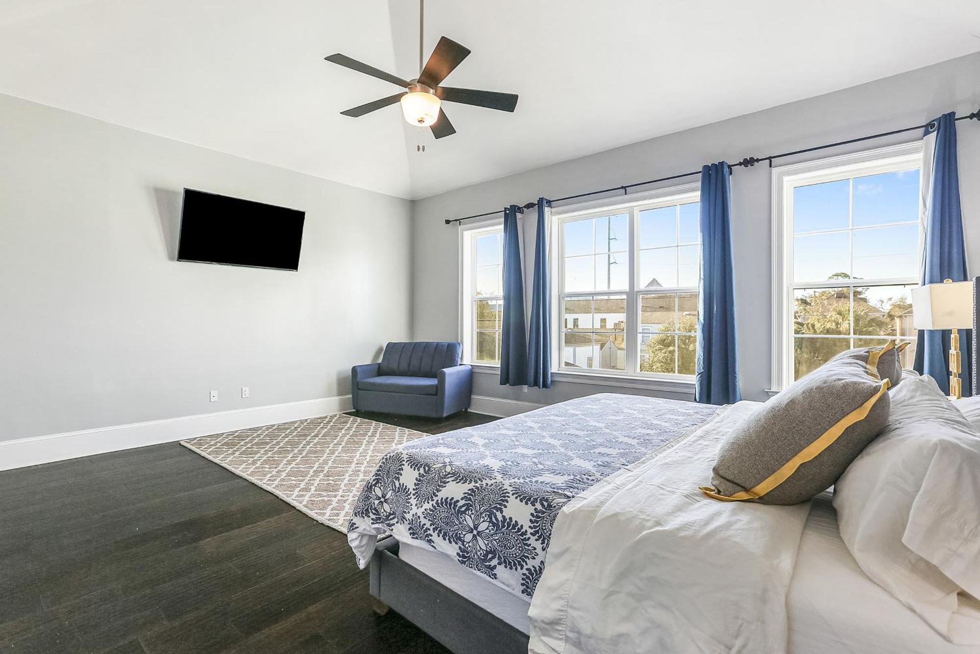 Sunny Walking Distance To Quarter And Dome Apartment