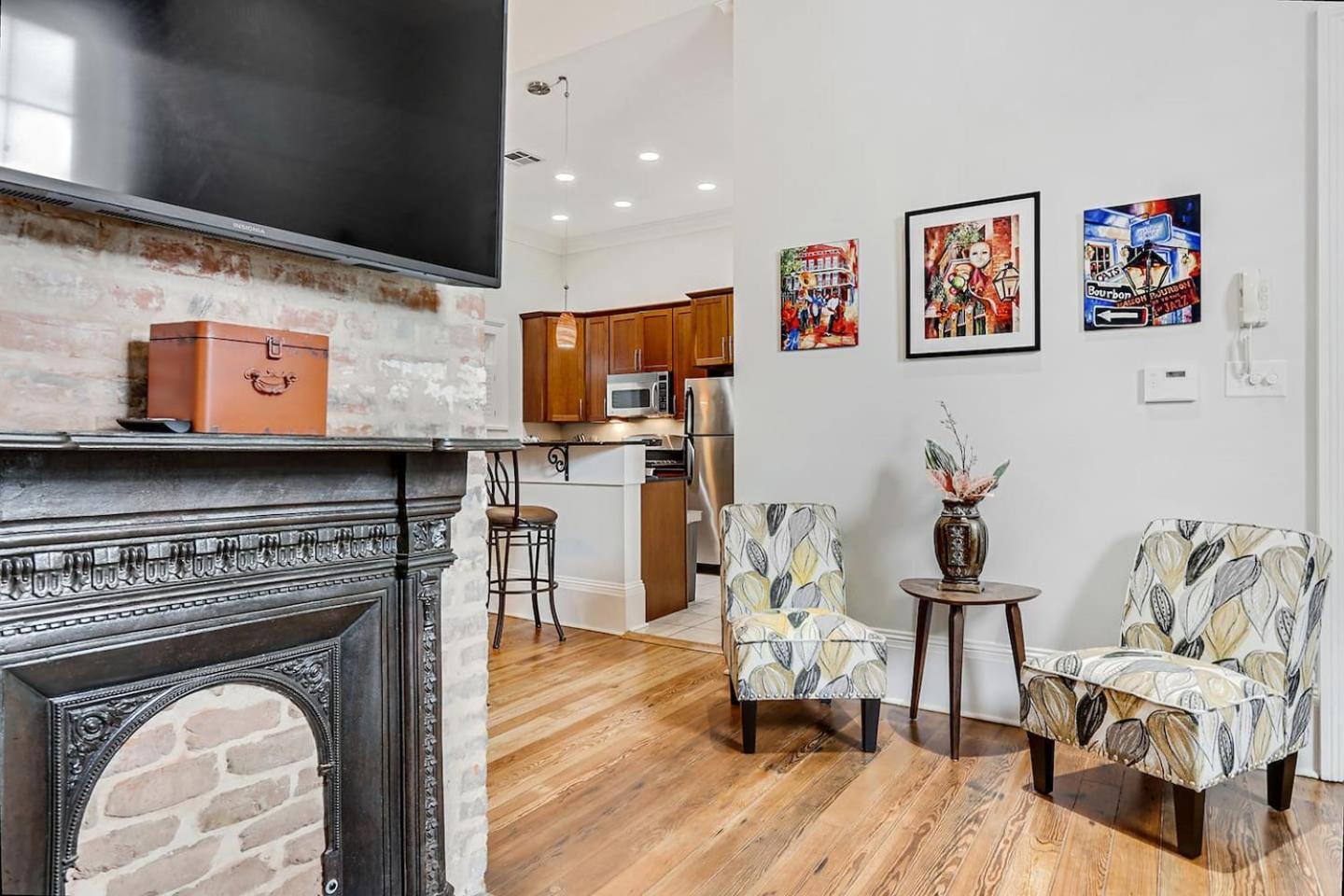Carondelet Court Apartment New Orleans