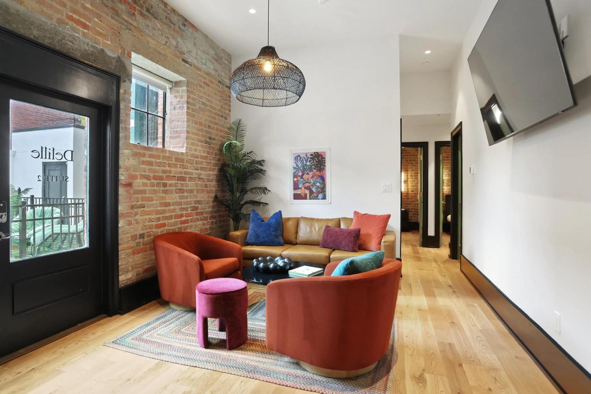 The Gisele - Modern 4br 3ba For 8 - Pool & Streetcar Stop Apartment New Orleans