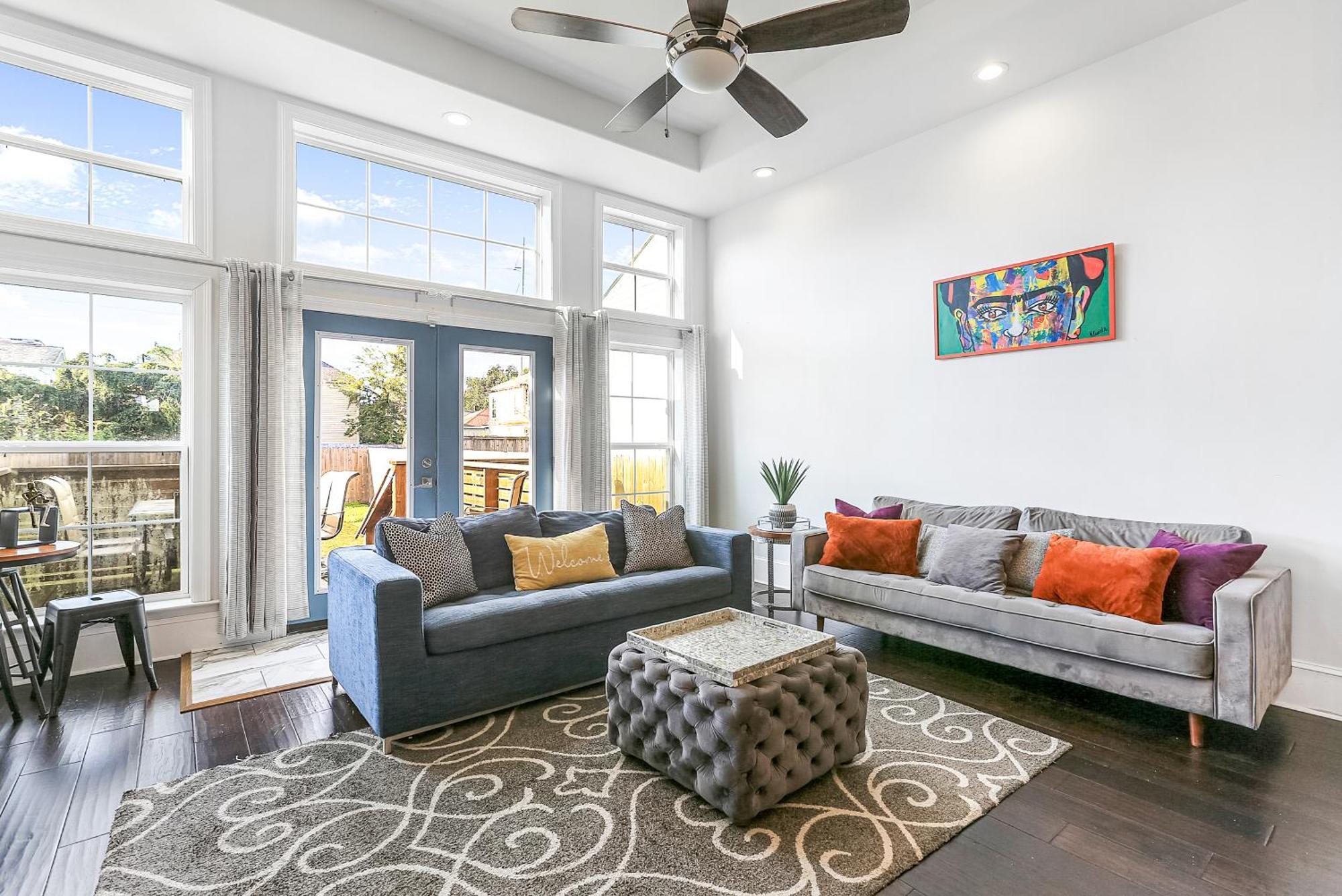 Sunny Walking Distance To Quarter And Dome Apartment *