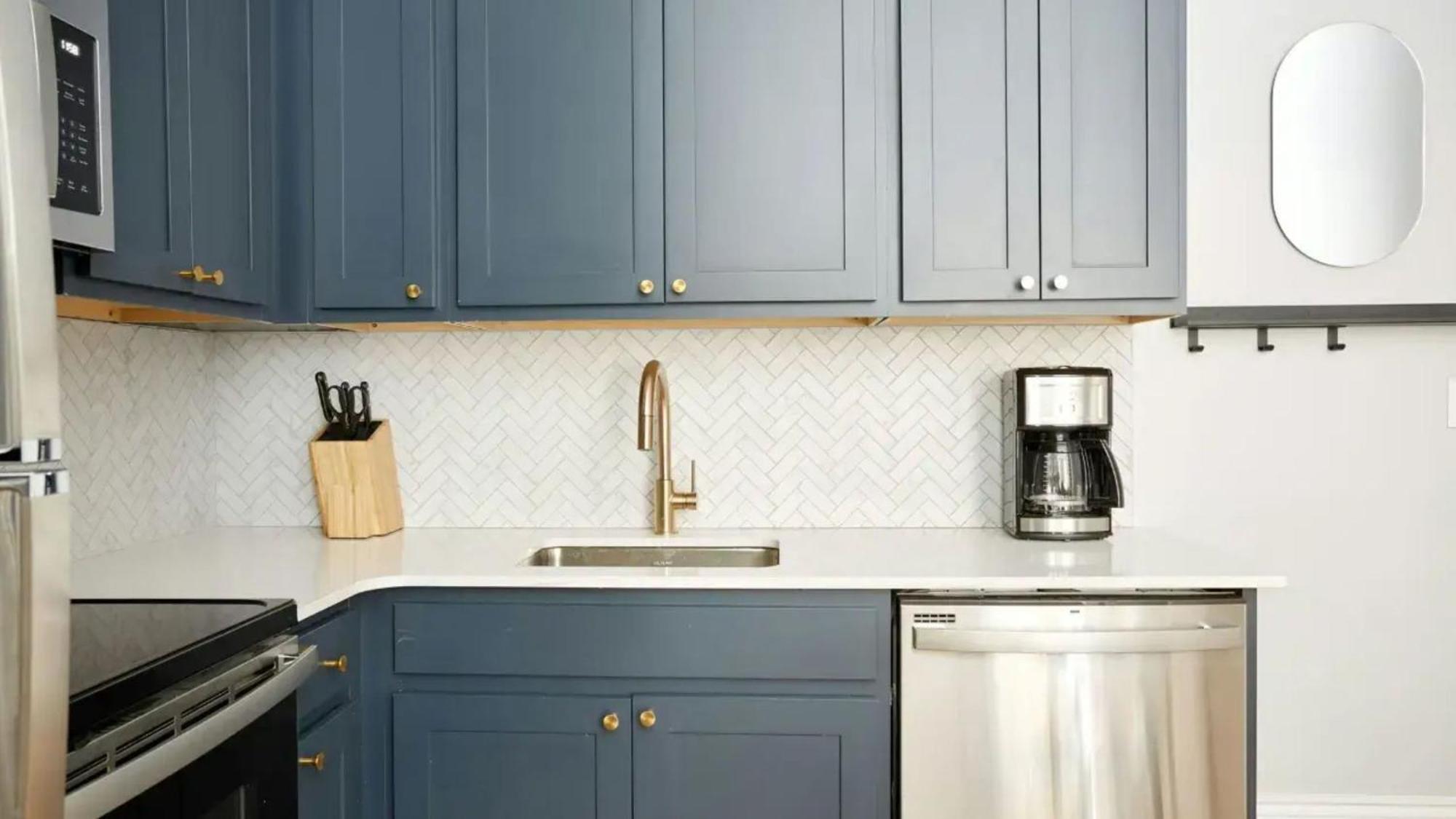 Hotel 3 Units Steps To Bourbon St The French Quarter The Harlequin By Avantstay