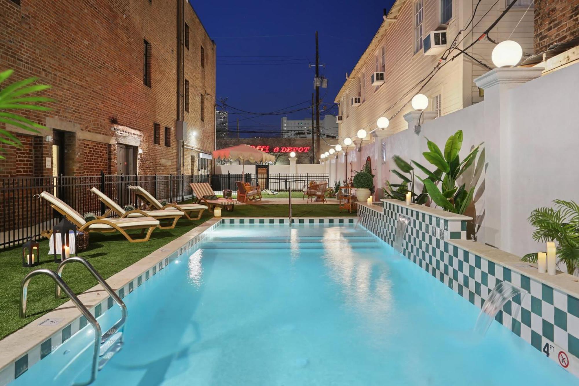 The Gisele - Charming 4br 4ba For 8 - Pool & Streetcar Stop