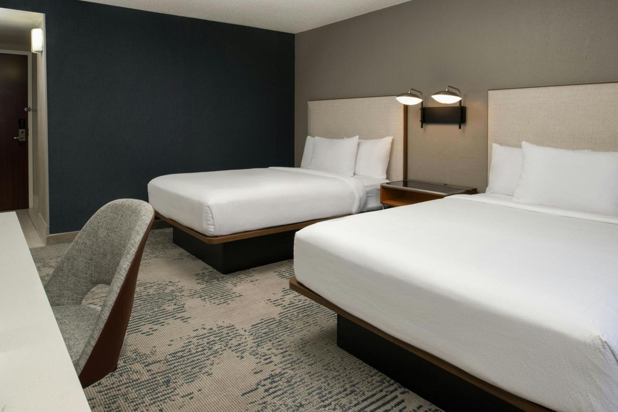 Courtyard By Marriott Warehouse Arts District 3*