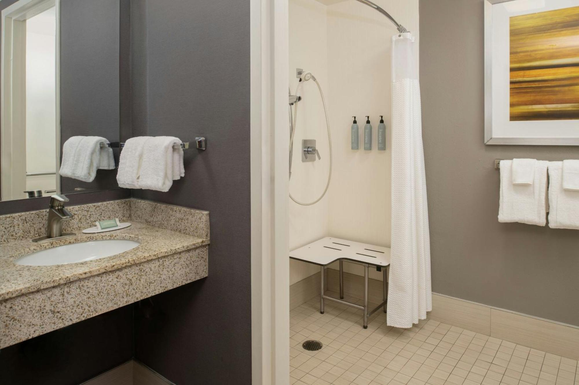 Courtyard By Marriott Warehouse Arts District New Orleans