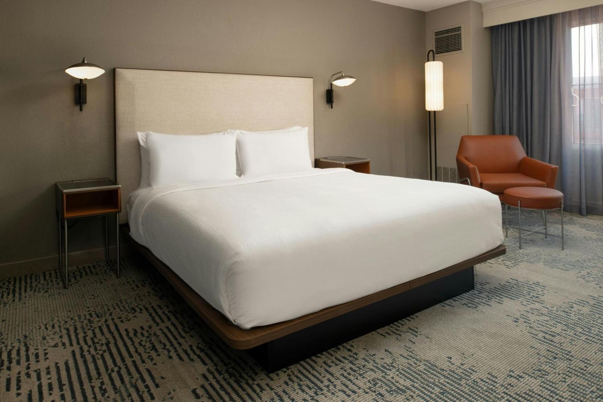 Courtyard By Marriott Warehouse Arts District 3*