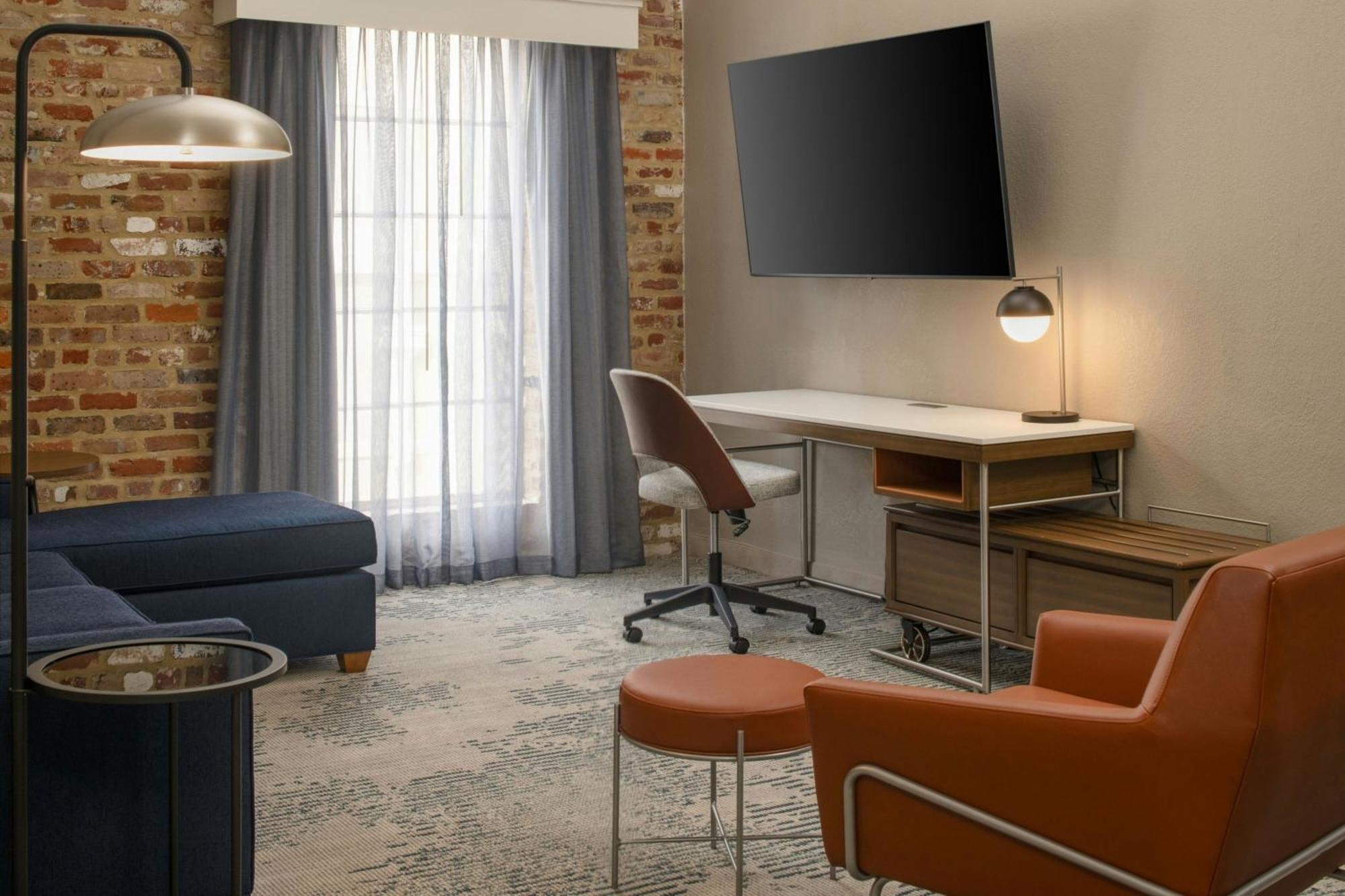 Courtyard By Marriott Warehouse Arts District New Orleans