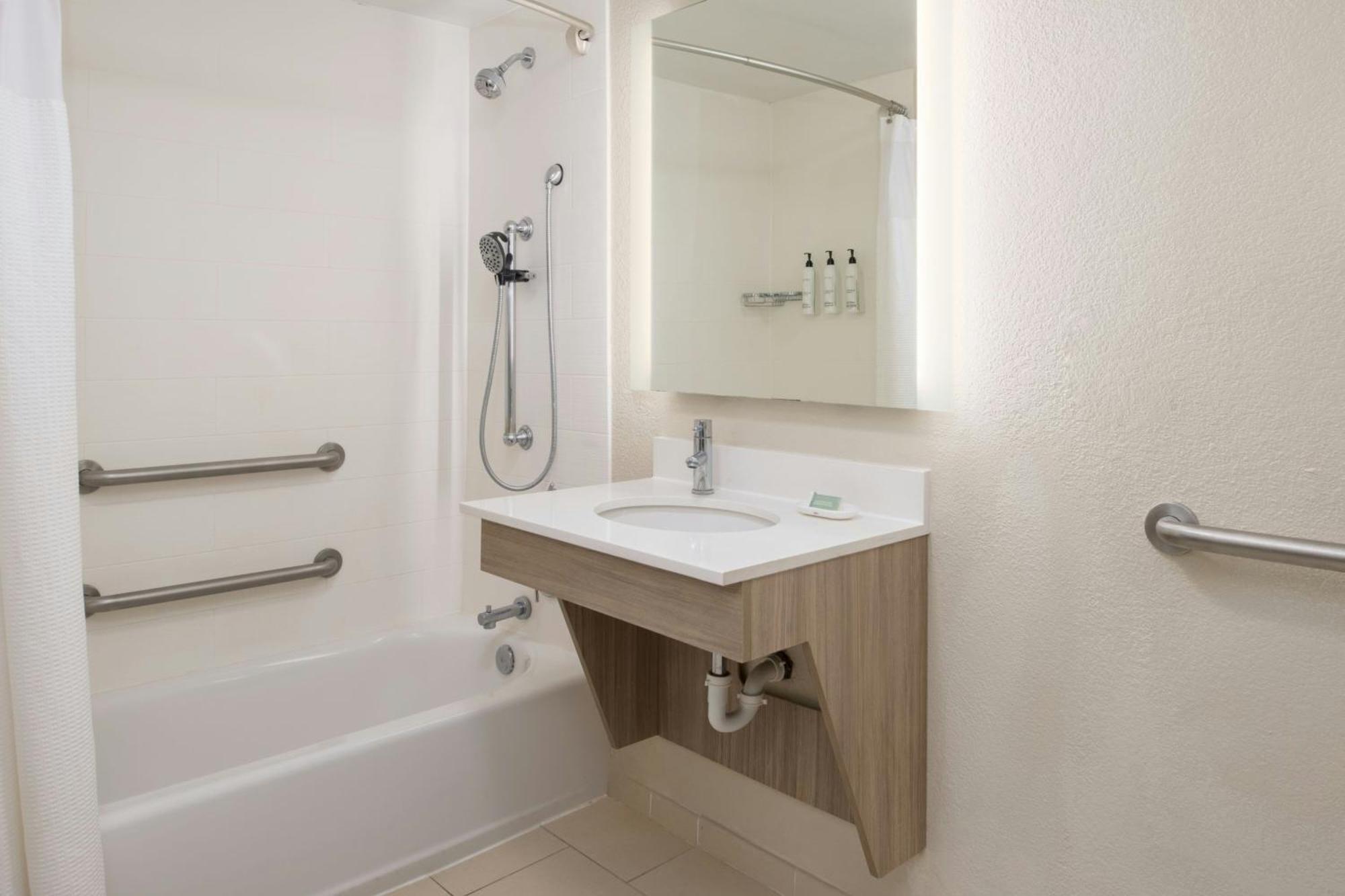 Springhill By Marriott Warehouse Arts District Hotel