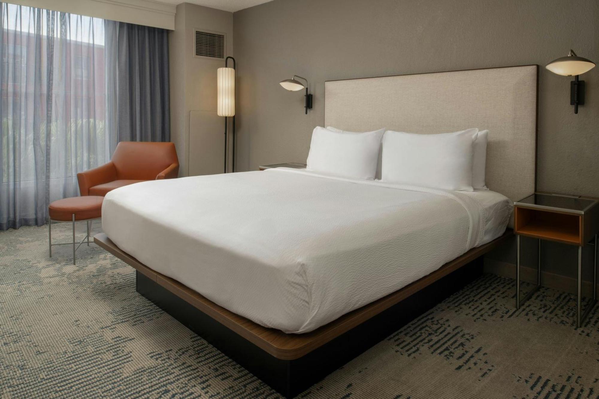 Courtyard By Marriott Warehouse Arts District Hotel