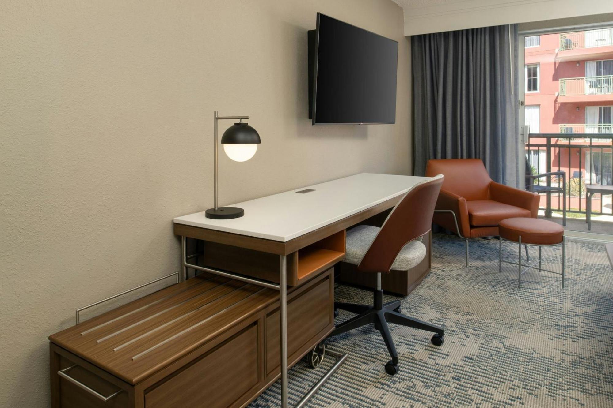 Hotel Courtyard By Marriott Warehouse Arts District 3*