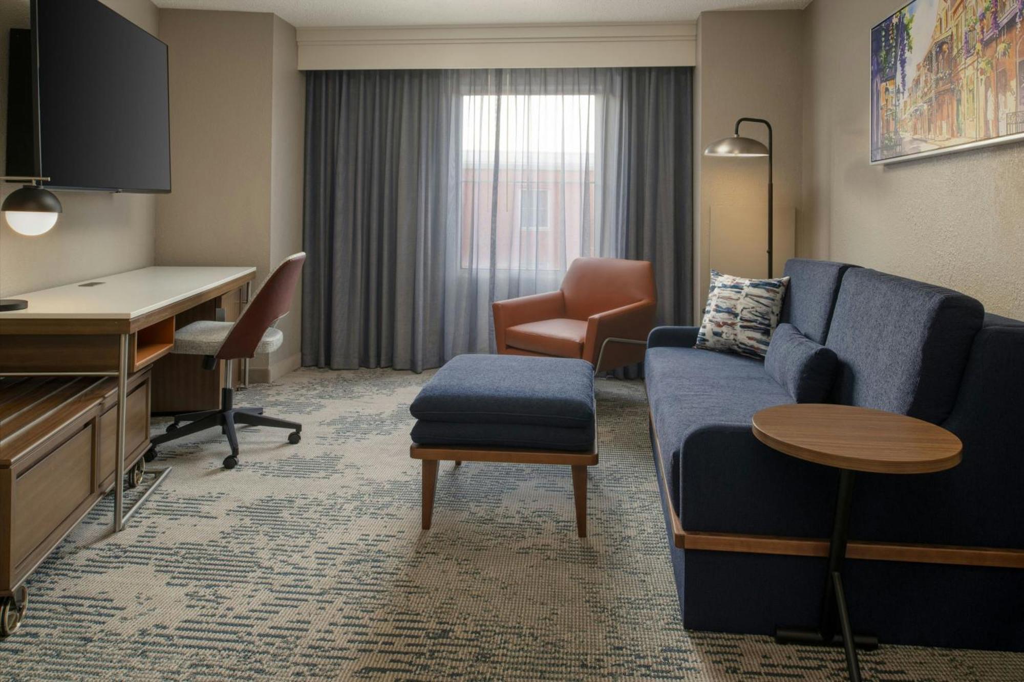 Courtyard By Marriott Warehouse Arts District 3*