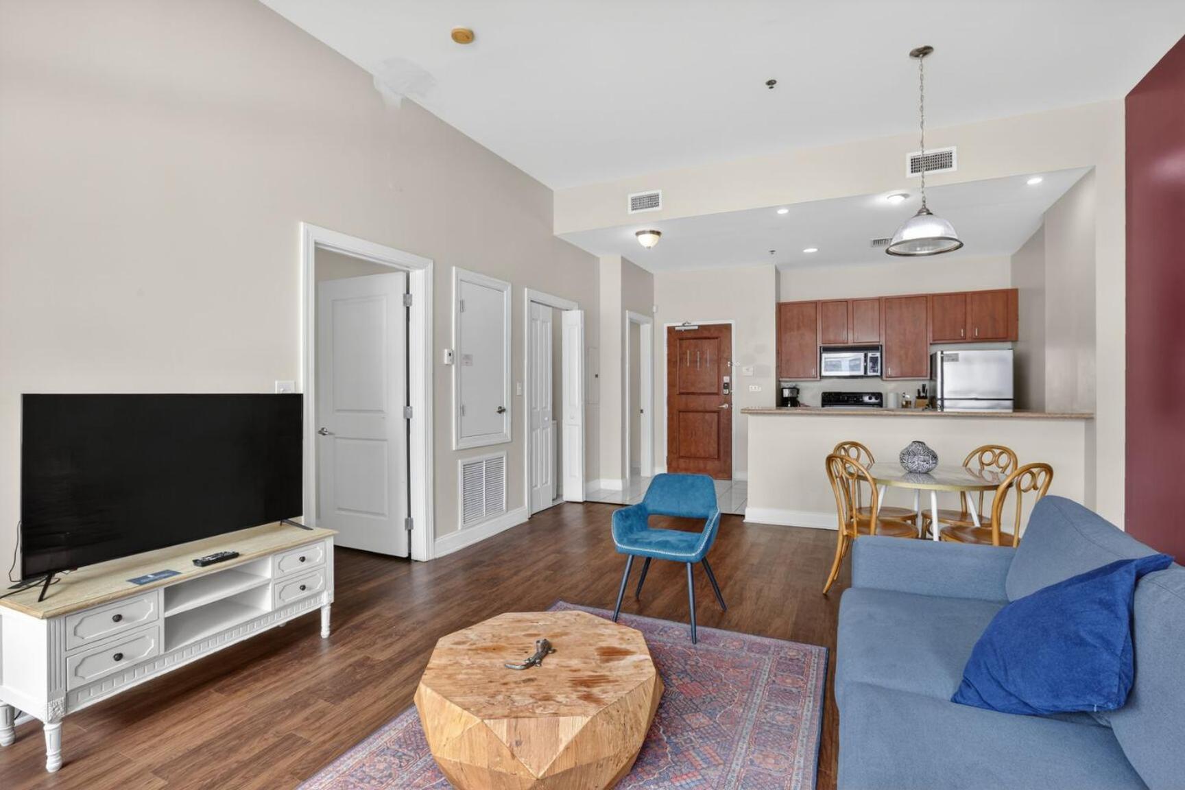 Roami At Duncan Plaza *