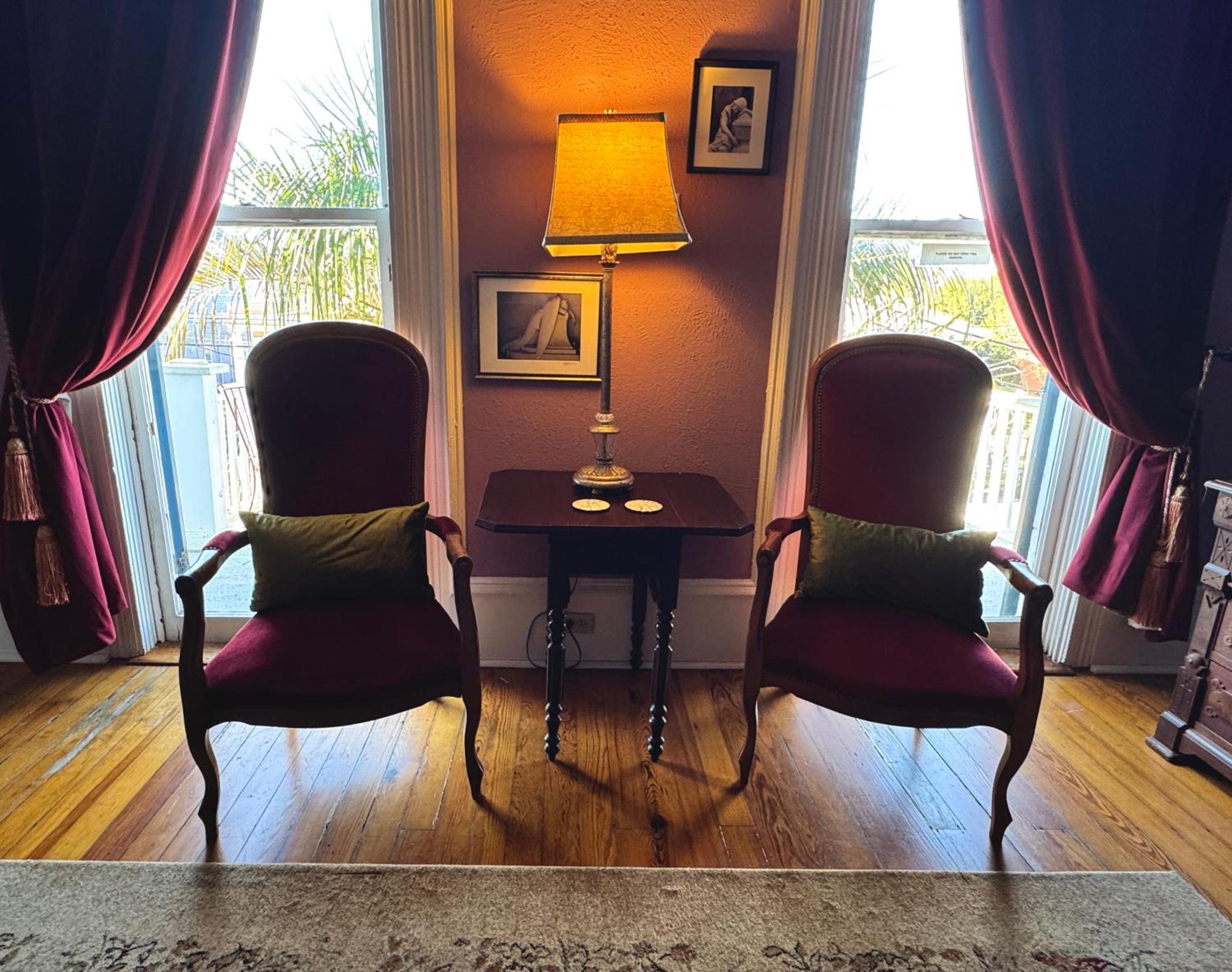 Historic- Salt Pool-Balconies-Near French Quarter New Orleans