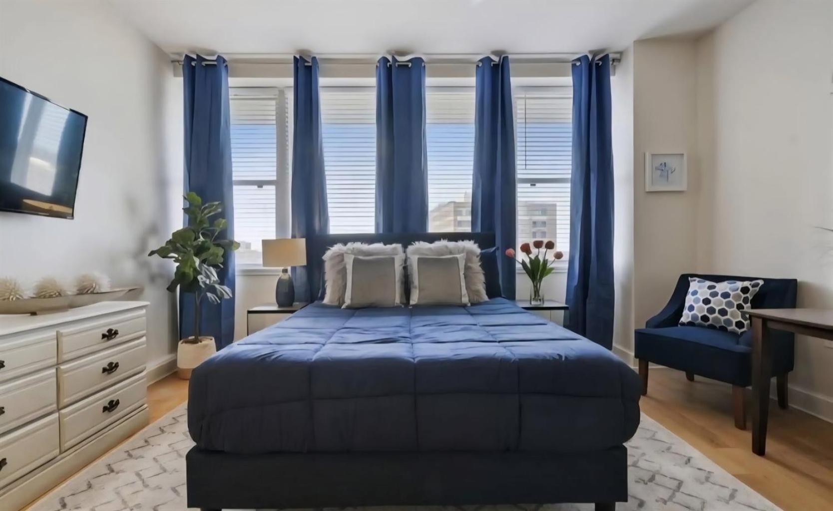 Beautiful Walk To French Quarter, Pool, Gym, View Apartment New Orleans