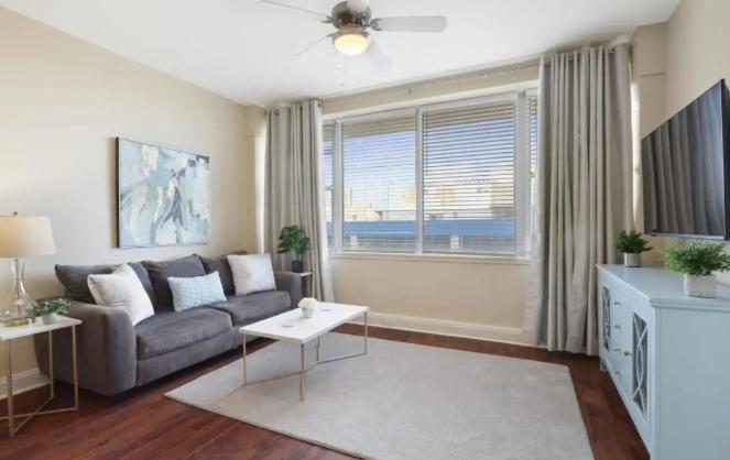 Beautiful Walk To French Quarter, Pool, Gym, View