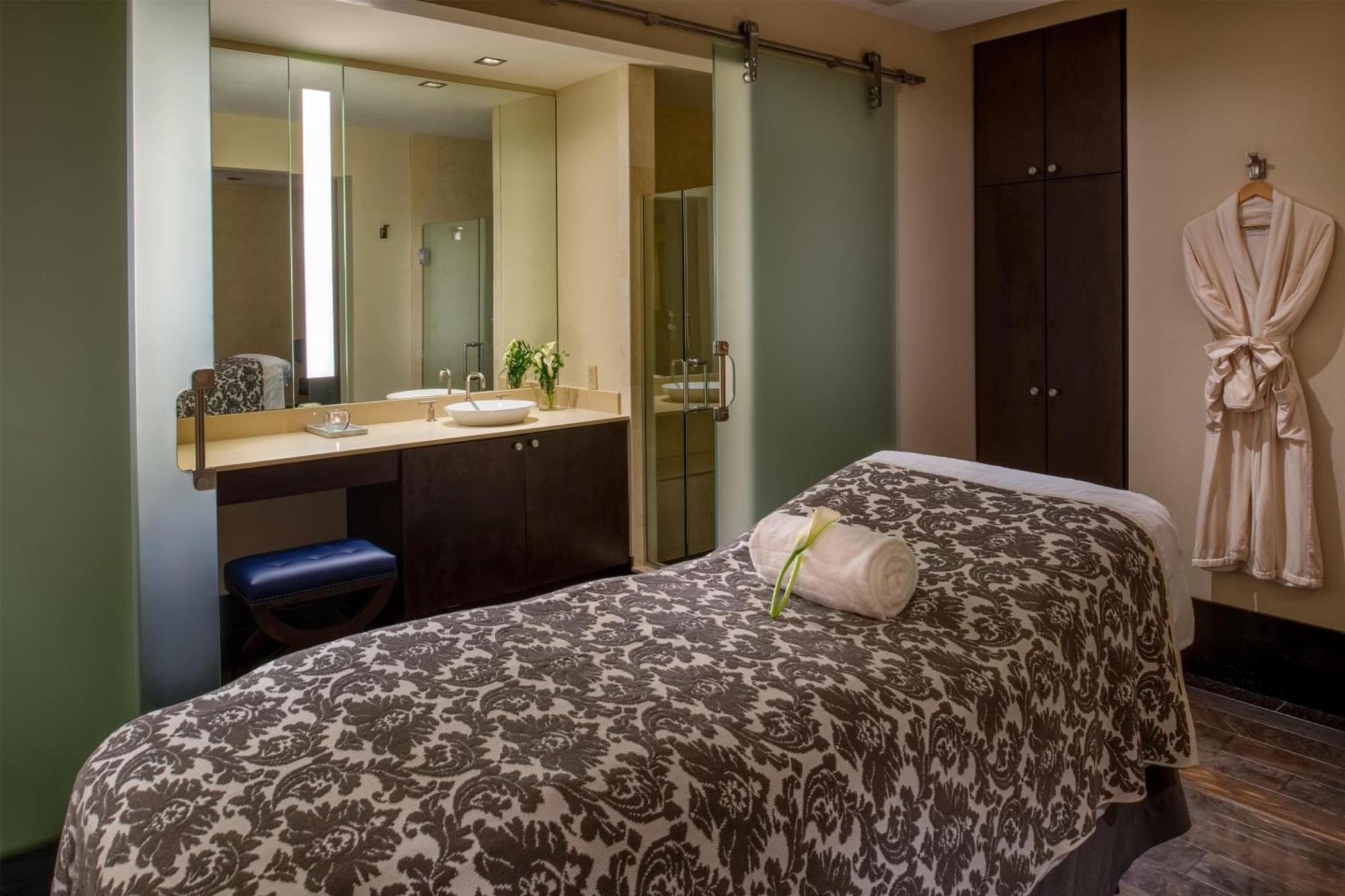 The Roosevelt - Waldorf Astoria & Hotel New Orleans