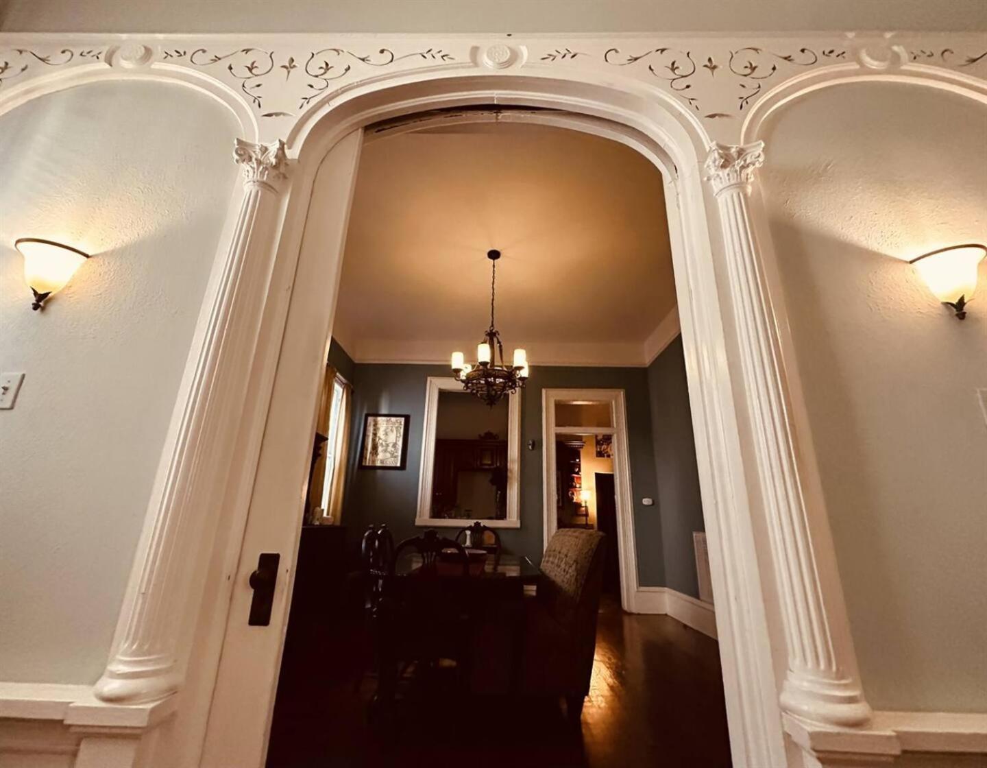 Historic- Salt Pool-Balconies-Near French Quarter Holiday home