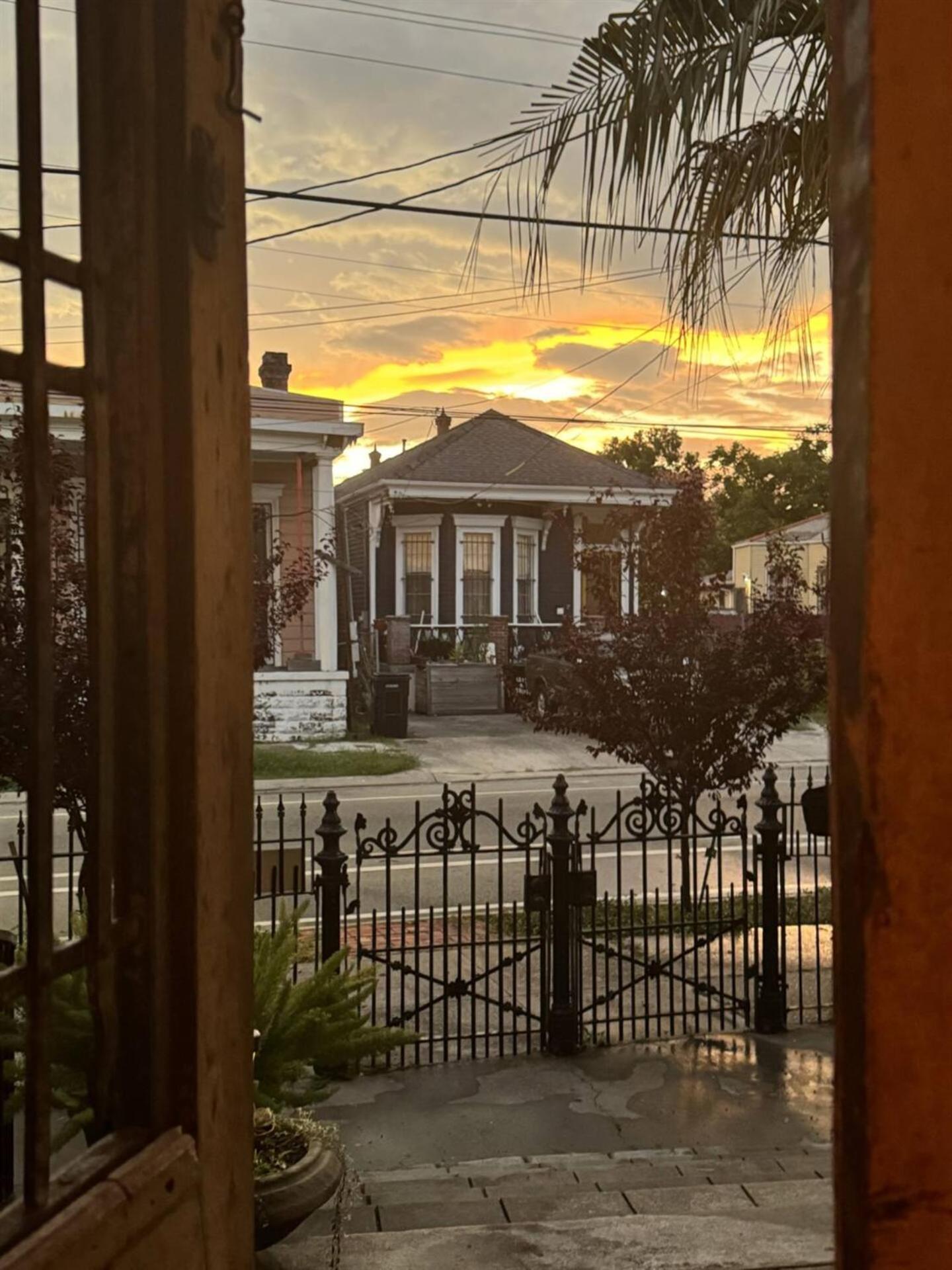 Historic- Salt Pool-Balconies-Near French Quarter
