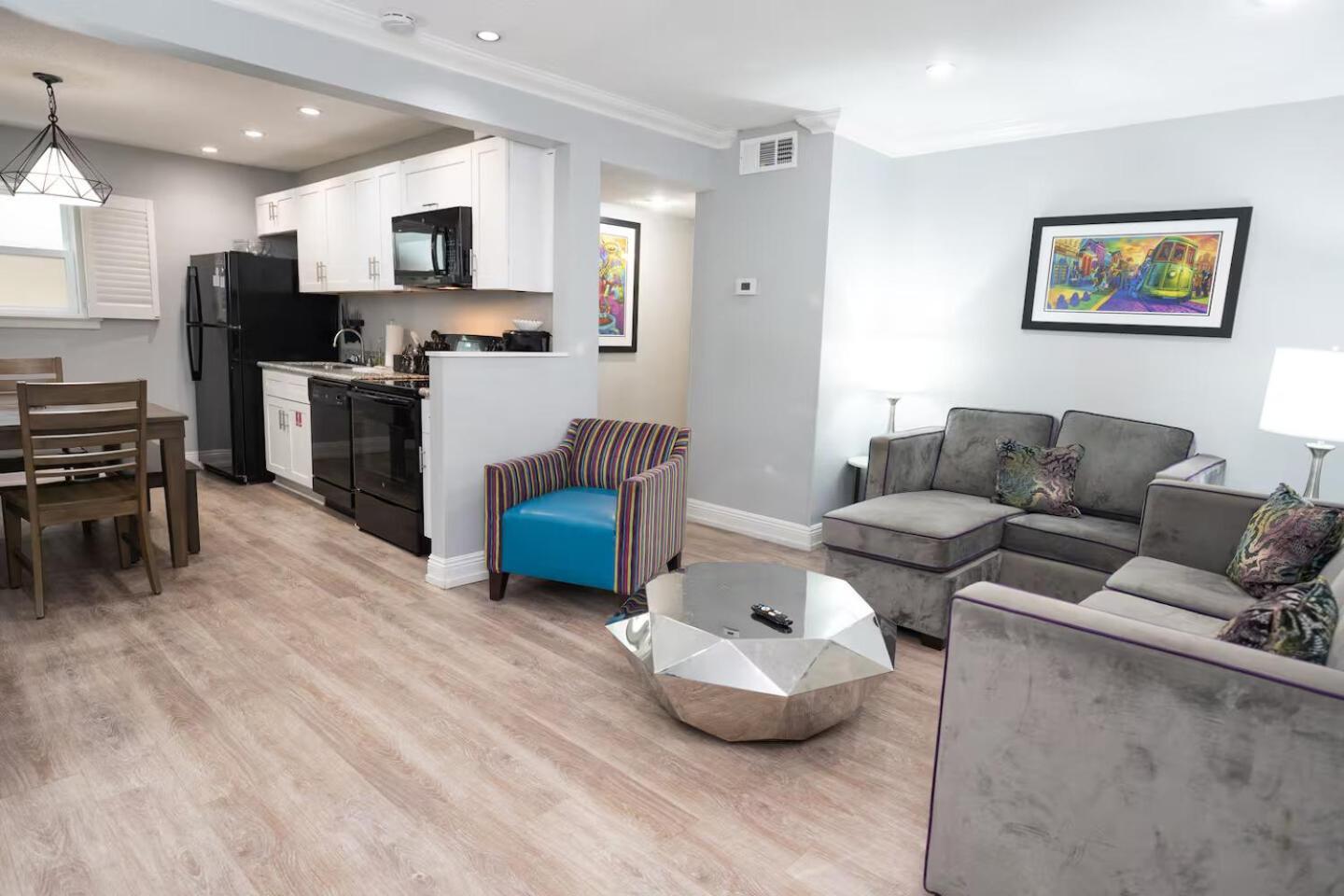 Aparthotel Luxury 2br W Pool & Hot Tub On Frenchmen St 4*