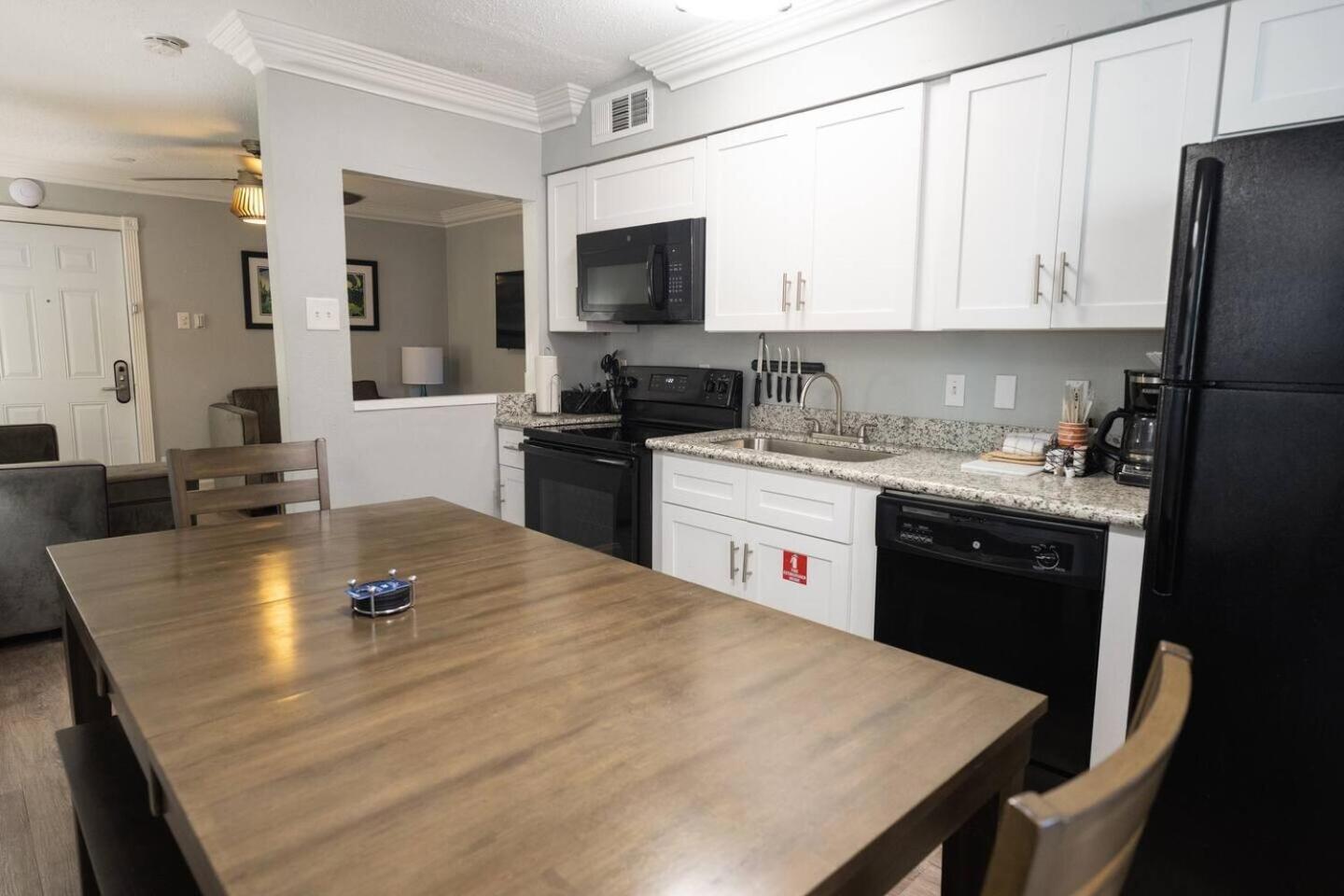 Aparthotel 1br Frenchmen W Pool, Hot Tub & Balcony