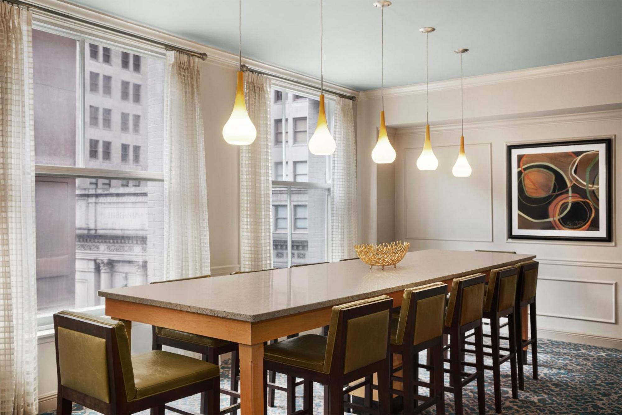 Hampton & Downtown French Quarter Area Hotel