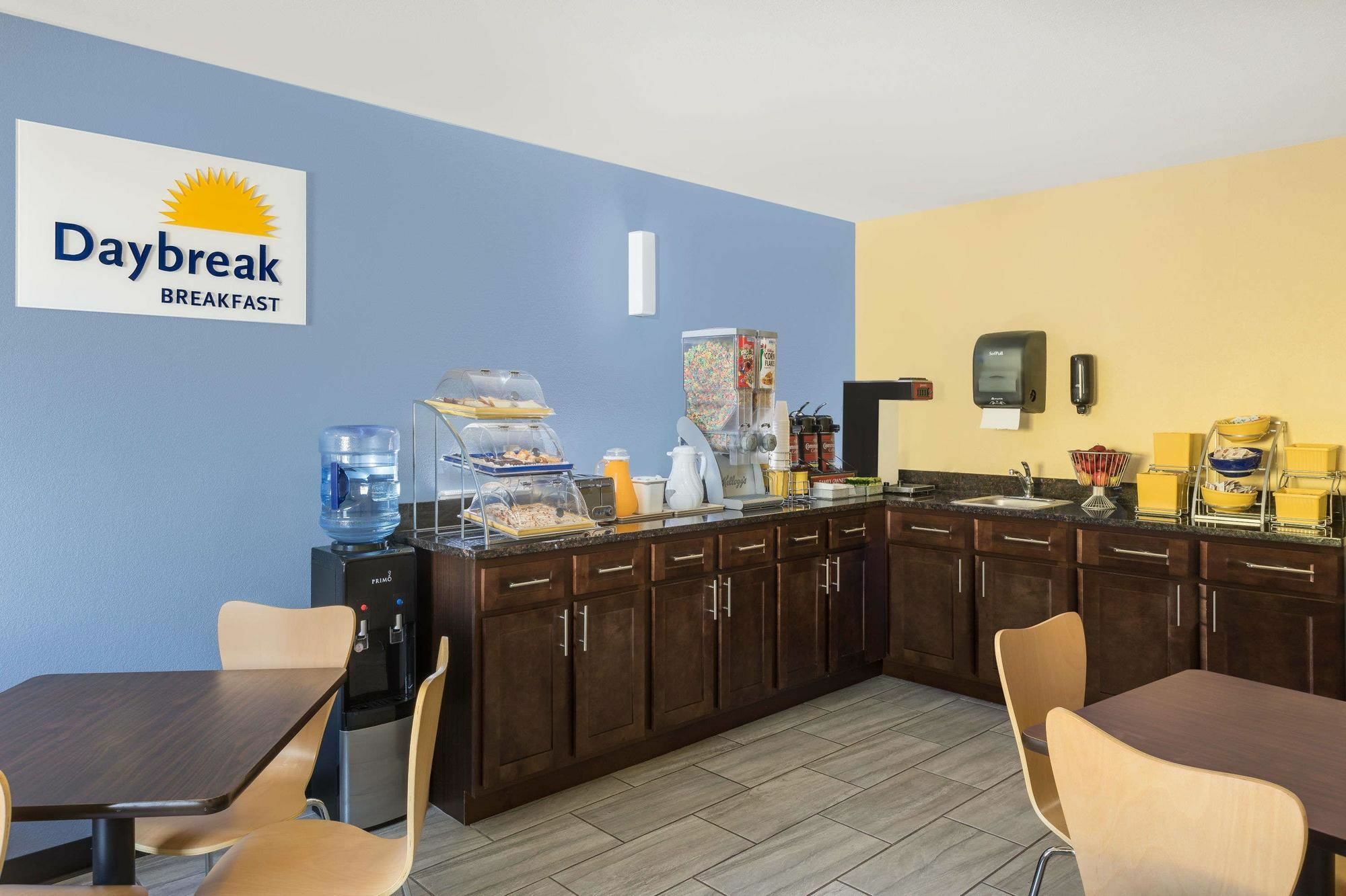 Hotel Days By Wyndham Pontchartrain 3*