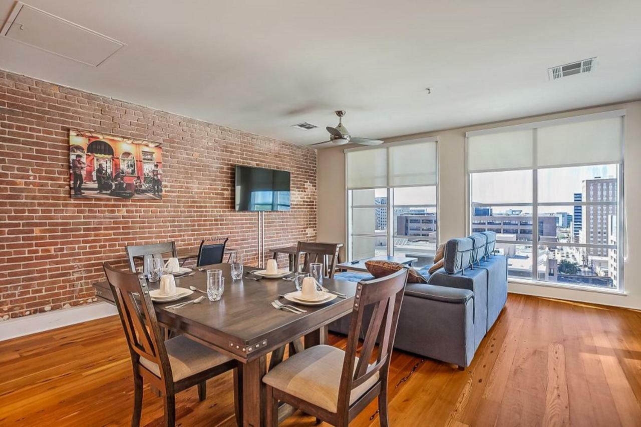 Modern & Fully Furnished In The Heart Of The *