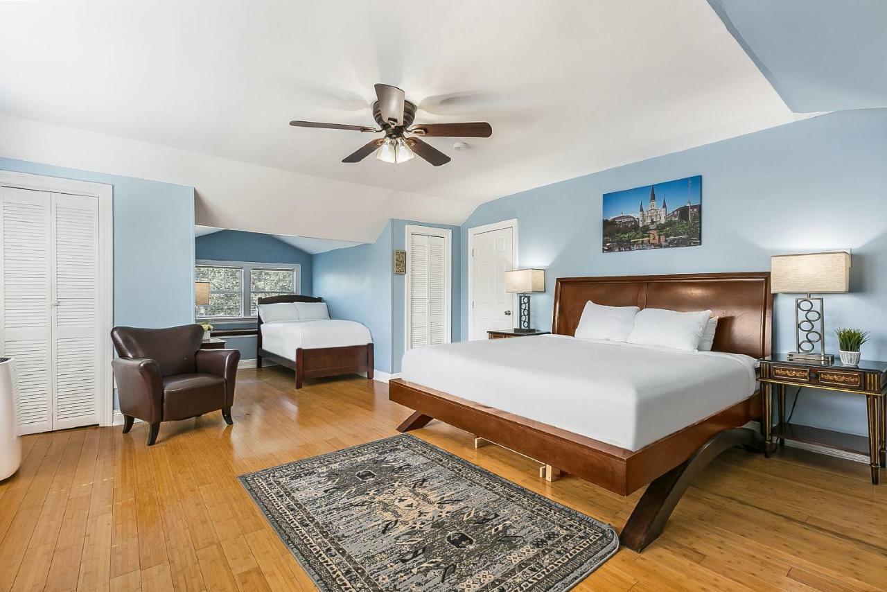 Comfortable Rooms Near All Nola Hot Spots *