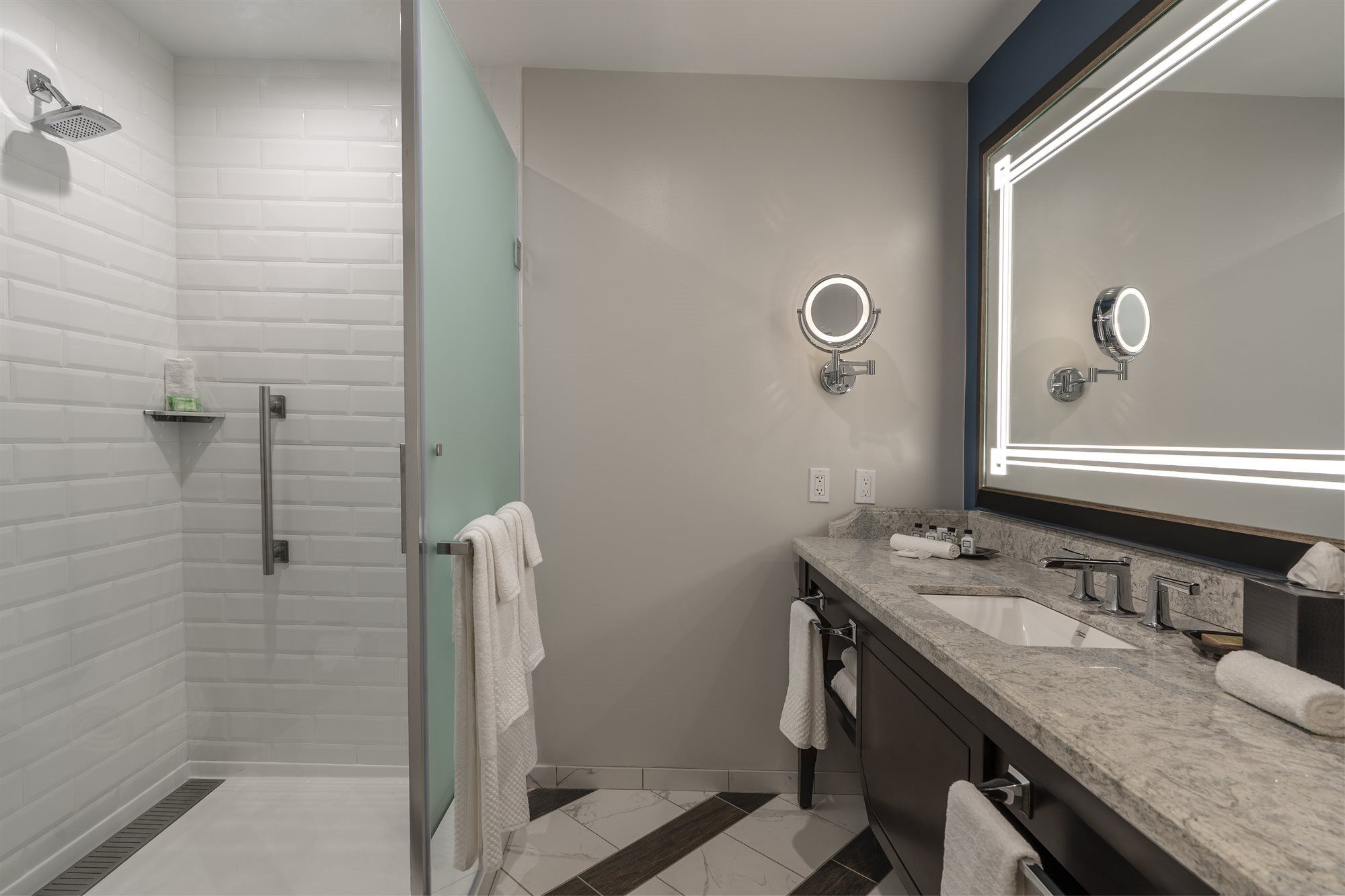 Hotel The Higgins New Orleans, Curio Collection By Hilton New Orleans