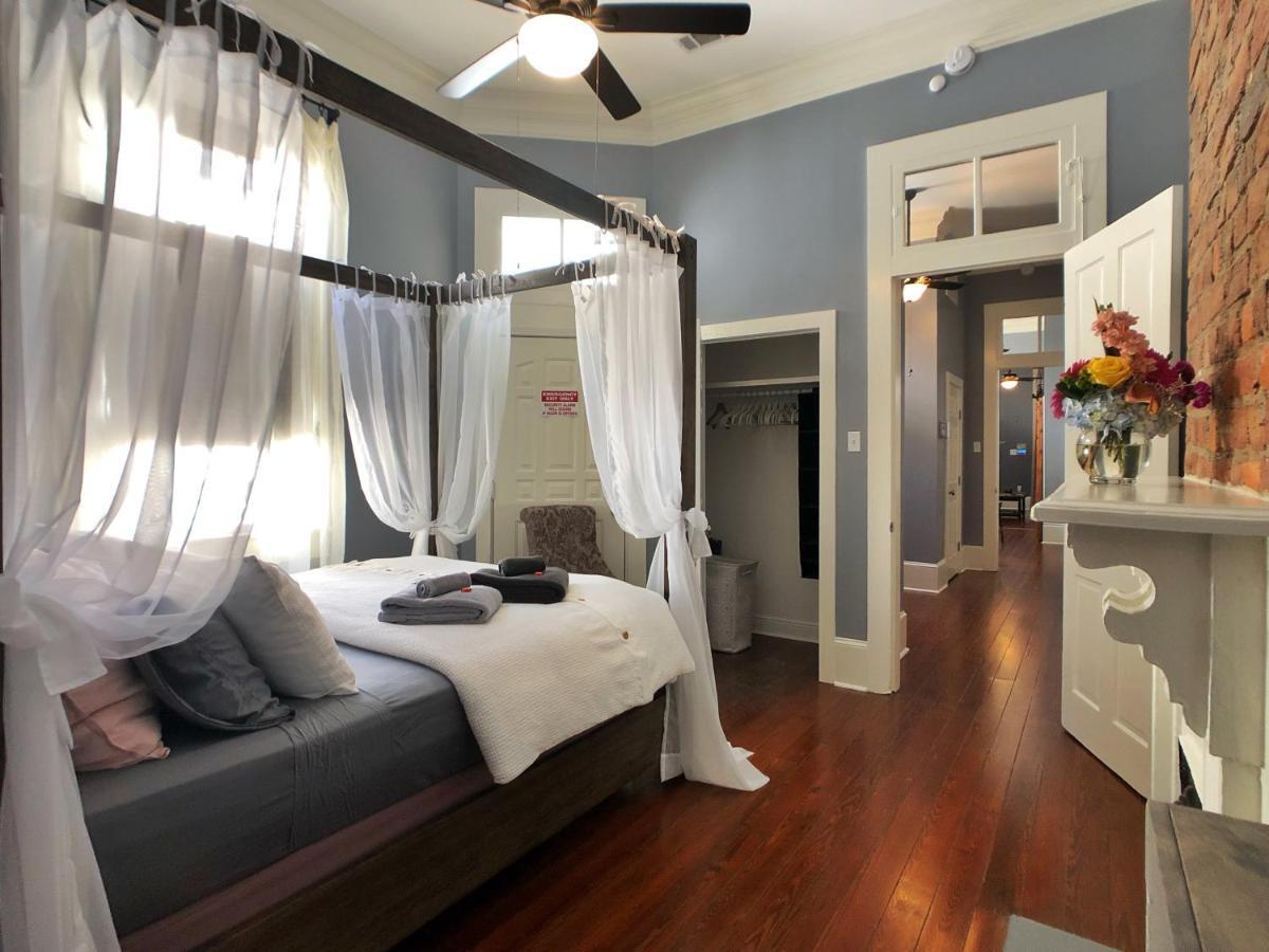 Luxury Historic Shotgun In Lower Garden District *