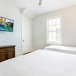 Apartment Stunning 4br-5br Near French Quarter Homes By Hosteeva New Orleans