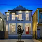 Hosteeva Amazing 4 Bedroom Modern Condo With Balcony Near Frnch Quarter