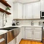 Stunning 4br-5br Near French Quarter Homes By Hosteeva *