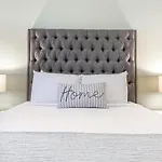 Apartment Stunning 4br-5br Near French Quarter Homes By Hosteeva