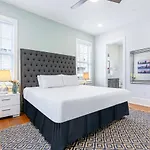 Stunning 4br-5br Near French Quarter Homes By Hosteeva Apartment