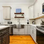 Apartment Stunning 4br-5br Near French Quarter Homes By Hosteeva *
