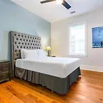 Apartment Stunning 4br-5br Near French Quarter Homes By Hosteeva *