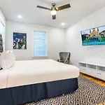 Apartment Stunning 4br-5br Near French Quarter Homes By Hosteeva *